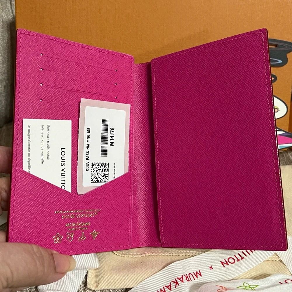 Louis Vuitton Murakami Multicolored Passport Card Holder NWT - Picture 4 of 5